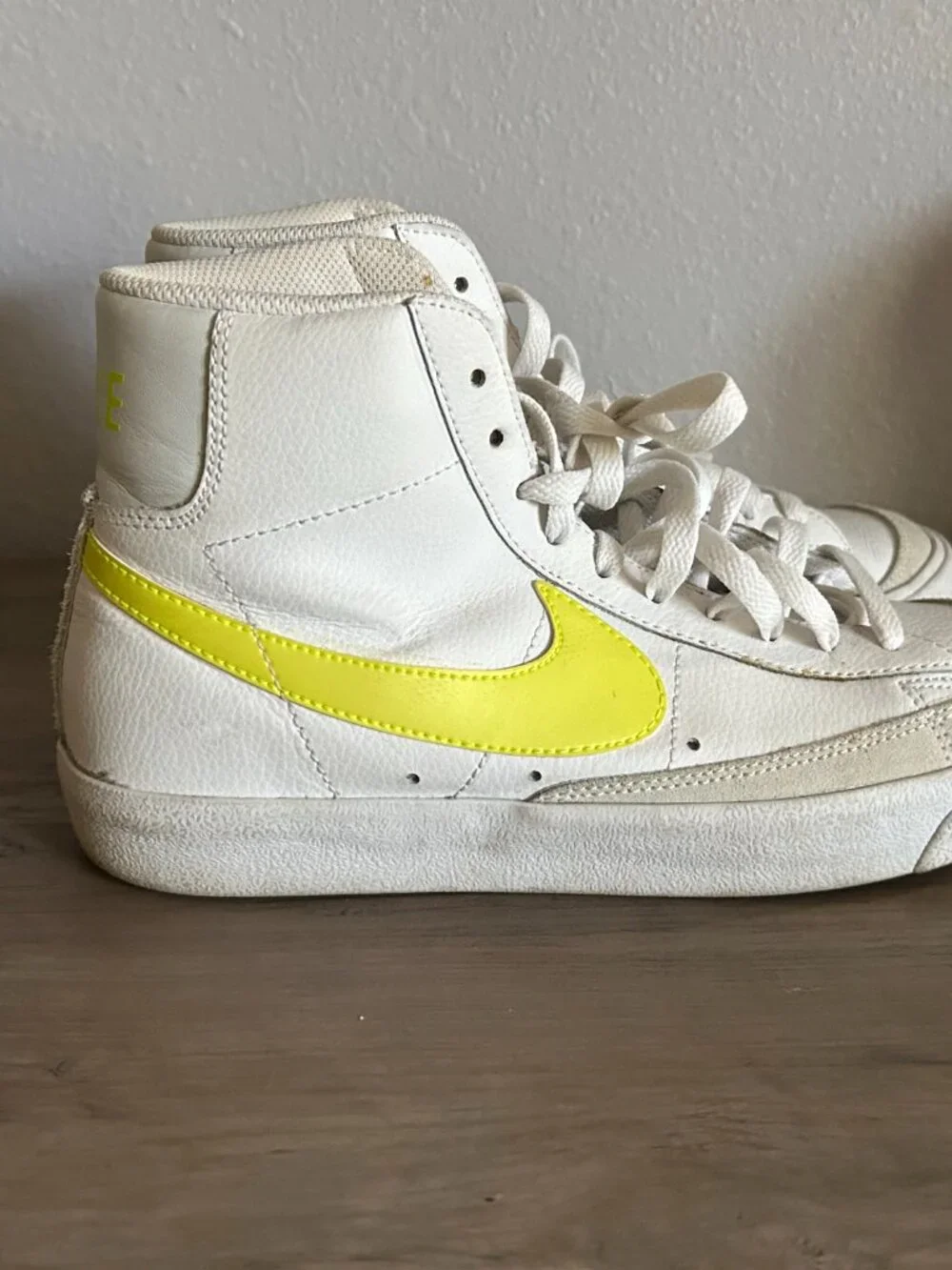 Mens 9.5 Nike Blazers